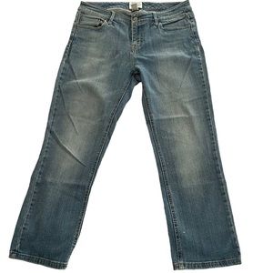 White House Black Market.  Denim Capris Med Blue   Size 6   NWOT